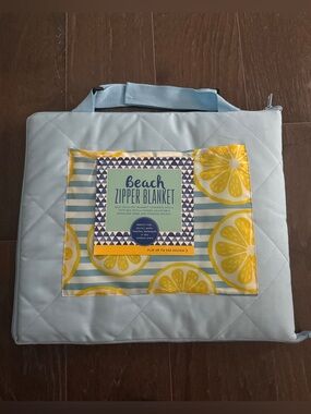 🍋 🍋 🏝️ 🏖️ NWT Beach Zipper Blanket with Yellow Lemon Pocket
